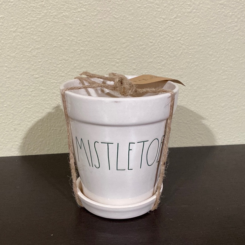 NWT Rae Dunn Mistletoe ceramic planter